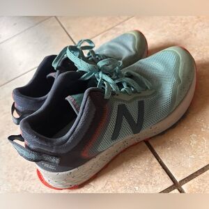 New Balance Fresh Foam Women’s Sneakers – Arishi- Size 9